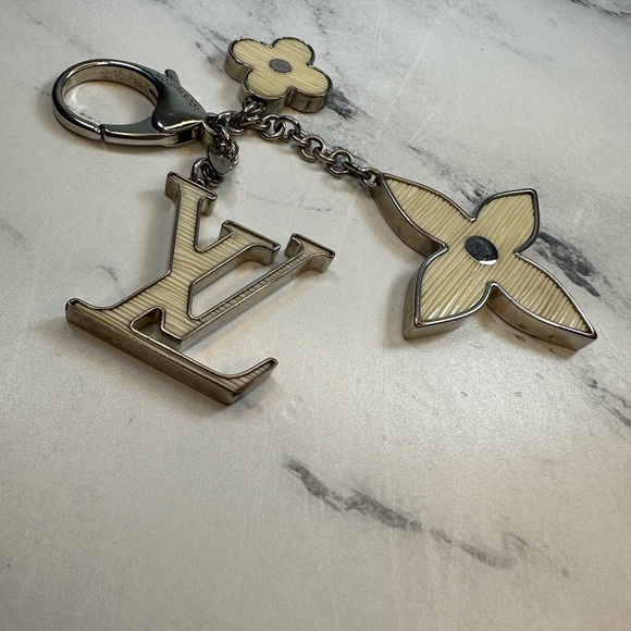 Louis Vuitton Fleur d'Epi Keychain Bag Charm Resin/Brass Key Holder Monogram LV - Picture 4 of 9